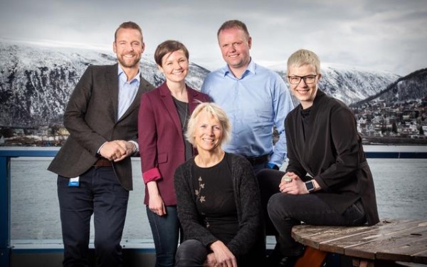 Fra venstre: Petter Høiseth (SNN), Ragnhild Dalheim Eriksen (SNN), Iselin Martrander, Roger Finjord og Maria Utsi. Kim Daniel Arthur og Moa Björnson var ikke til stede da bildet ble tatt. Foto: Tom ...